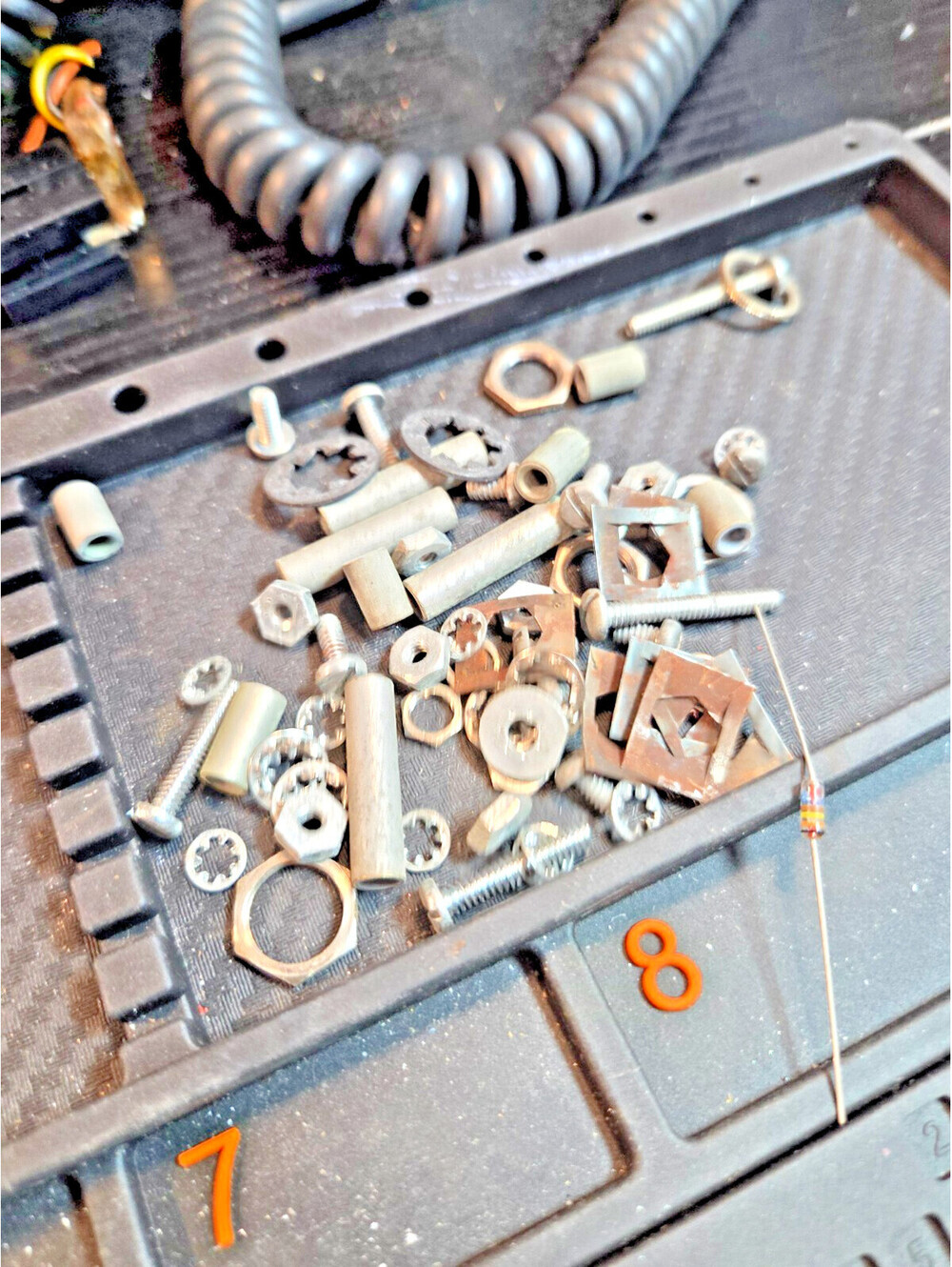 Vintage 16 Channel Kris Inc. Tri-Band VHF radio receiver/scanner SCREWS ONLY
